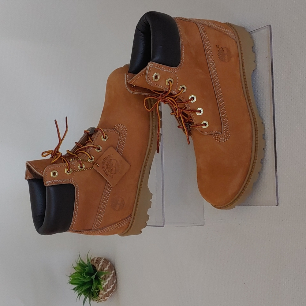 Timberland leather boot Size 8.5 NWOT
